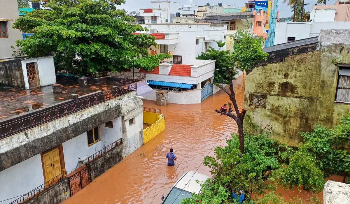 Landslide In Tamilnadu: तमिलनाडु में भूस्खलन, चक्रवात फेंगाल का कहर, 7 लोग मलबे में फंसे