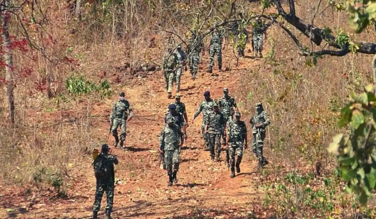 Chhattisgarh News: बस्तर में नक्सलियों ने पुलिस मुखबिरी के शक में महिला की हत्या की