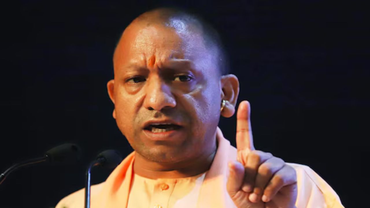 CM Yogi Adityanath ने 'विश्व हिंदू आर्थिक मंच' में श्रमिकों के सम्मान पर दिया जोर