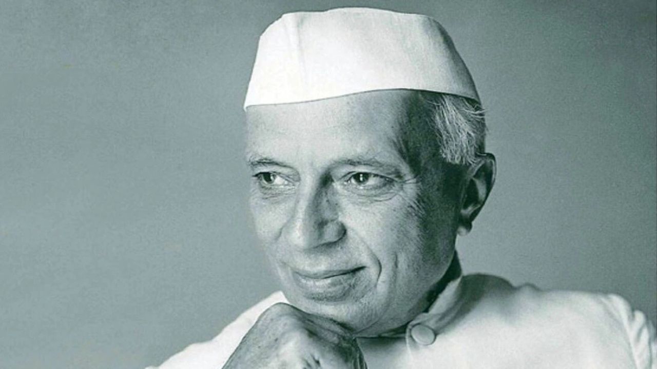 Pandit Jawaharlal Nehru के पत्र सोनिया को 51 कार्टन में भेजे गए थे, Rahul Gandhi से बड़ी मांग की गई