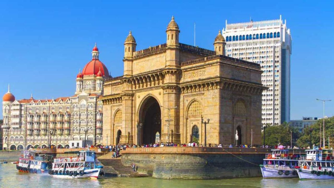 मुंबई में बड़ा हादसा, Gateway of India के पास समुद्र में डूबा नाव, राहत कार्य जारी