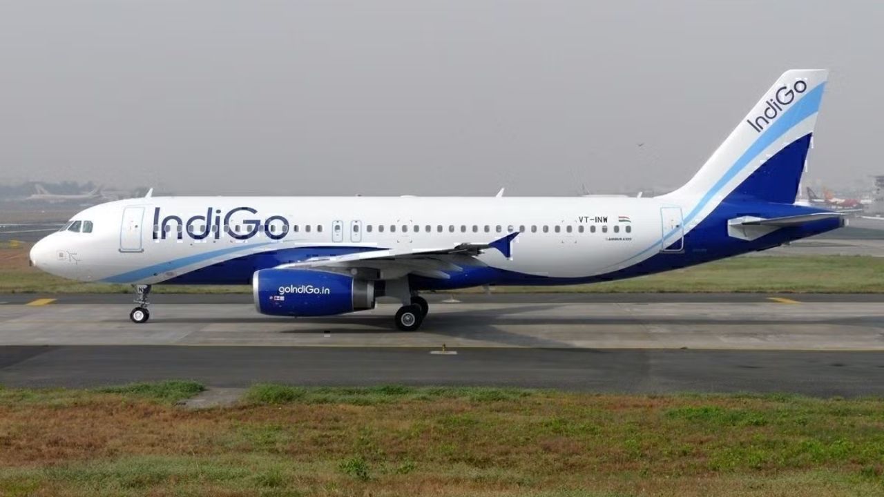 Indigo flight emergency landing: नई दिल्ली से जेद्दा जा रही इंडिगो फ्लाइट को कराची में उतारना पड़ा, जानें पूरा मामला