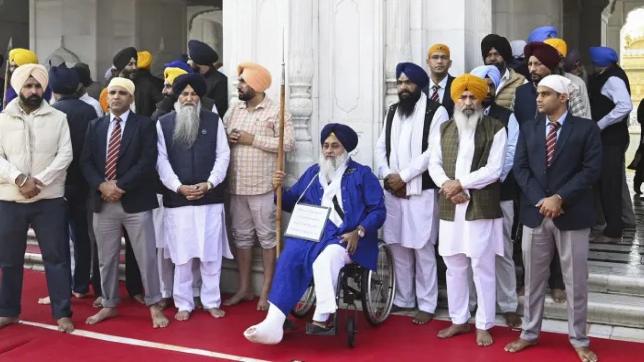 Punjab news: सुखबीर बादल ने गुरुद्वारा श्री फतेहगढ़ साहिब में धार्मिक सजा निभाई, सुरक्षा व्यवस्था रही कड़ी