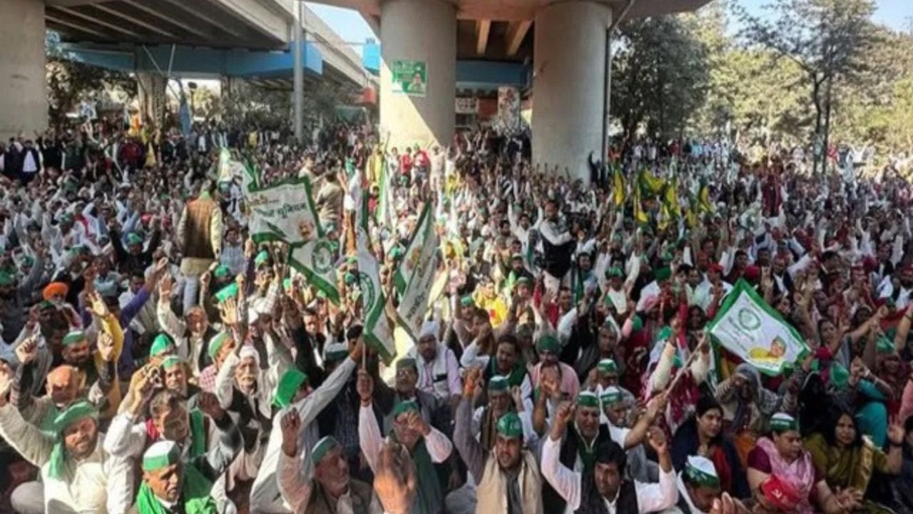 नोएडा में Farmers protest, पुलिस ने 34 किसानों को किया गिरफ्तार, सुरक्षा कड़ी