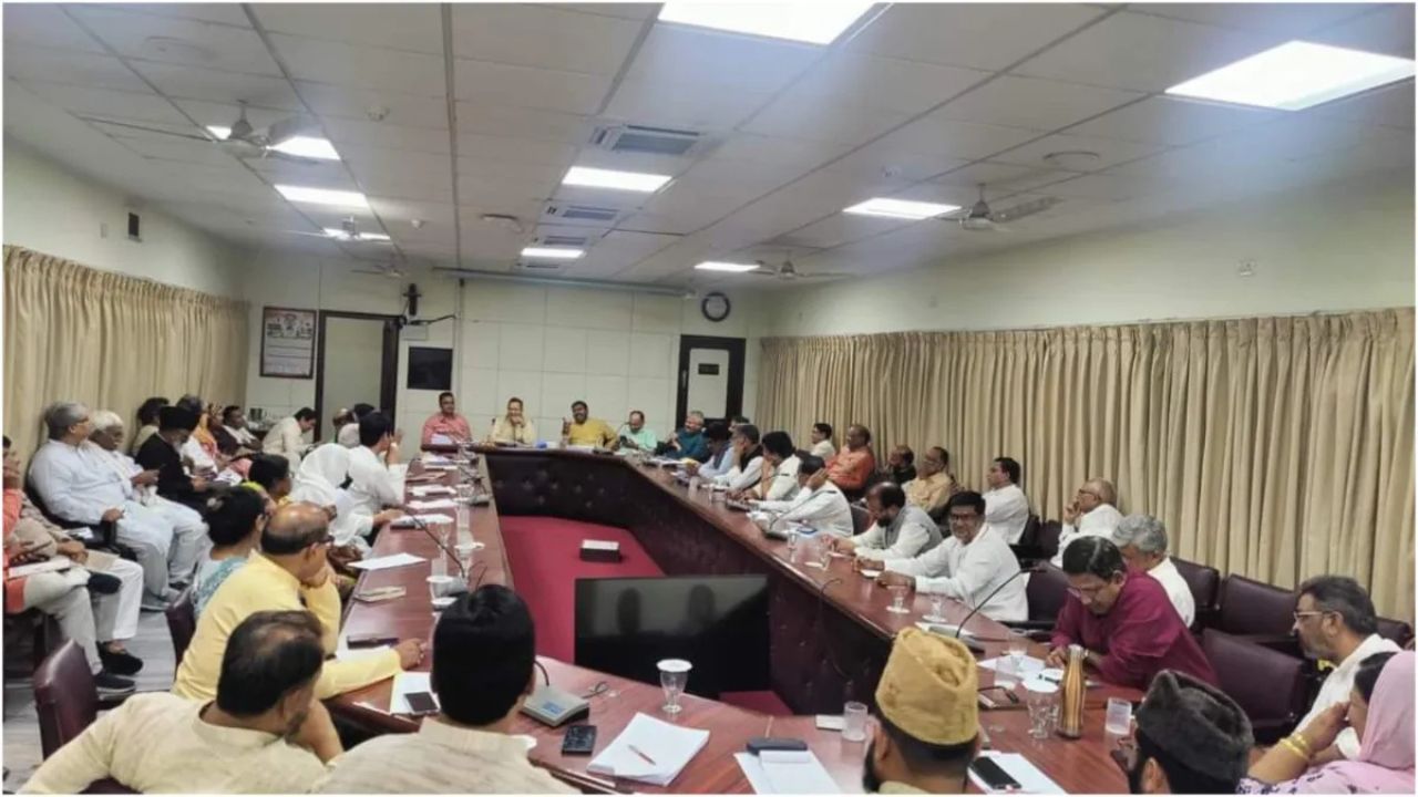 Muslim National Forum ने बांग्लादेश में हिन्दू अल्पसंख्यकों के खिलाफ बढ़ते अत्याचारों पर चिंता जताई, सपा और कांग्रेस पर हिंसा भड़काने का आरोप