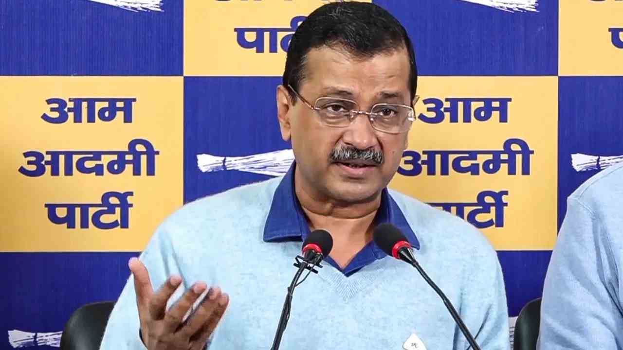 Delhi Politics: BJP को बड़ा झटका, रमेश पहलवान अपनी काउंसलर पत्नी के साथ AAP में शामिल