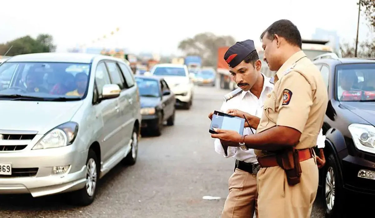 देश में पिछले पांच सालों में कितने E-Challans हुए, सरकार को कितनी आय हुई, जानिए पूरी खबर