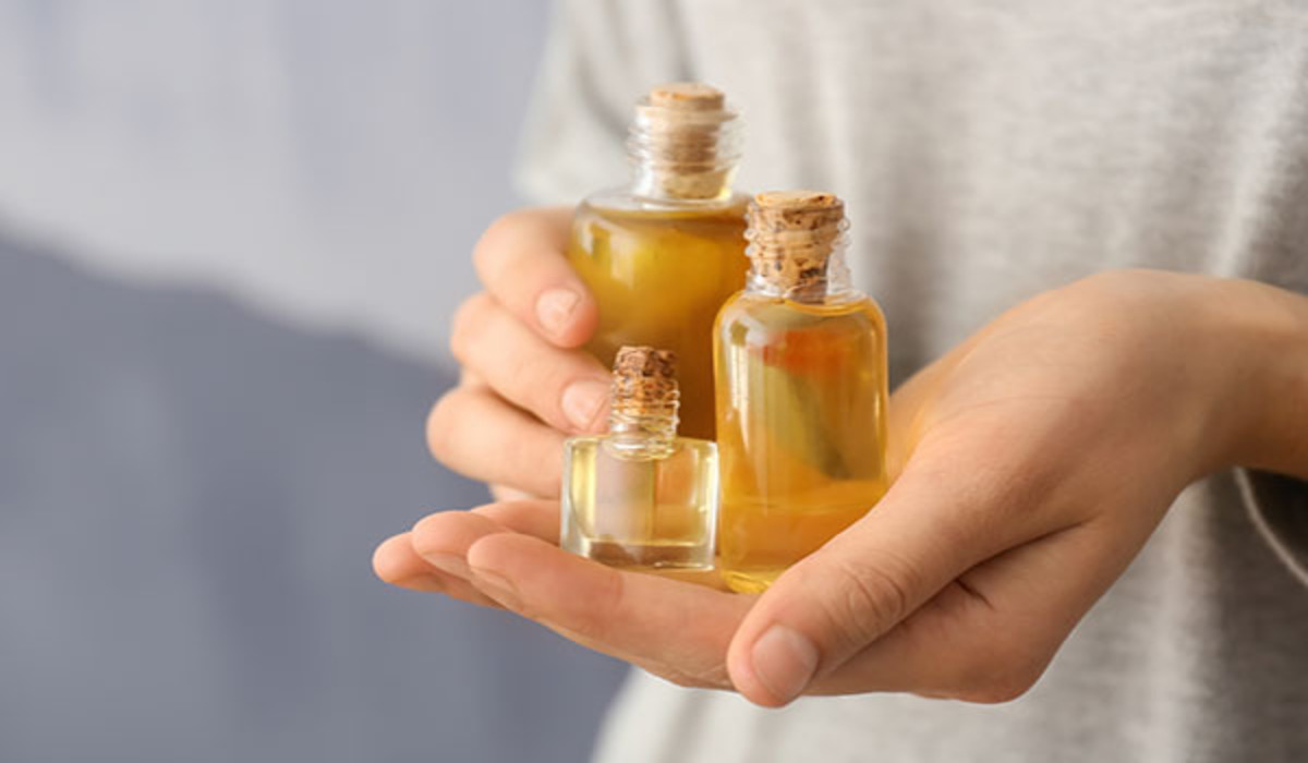 Best Oil For Winter: सर्दियों में गर्माहट के लिए अजवाइन-लहसुन तेल का उपयोग, जानें कैसे बनाएं