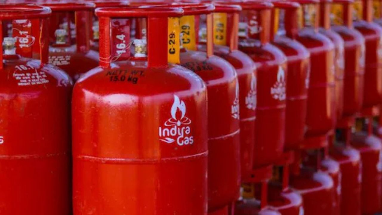 नए साल के पहले दिन LPG gas cylinder की कीमतों में राहत, दिल्ली से मुंबई, कोलकाता से चेन्नई तक घटे दाम