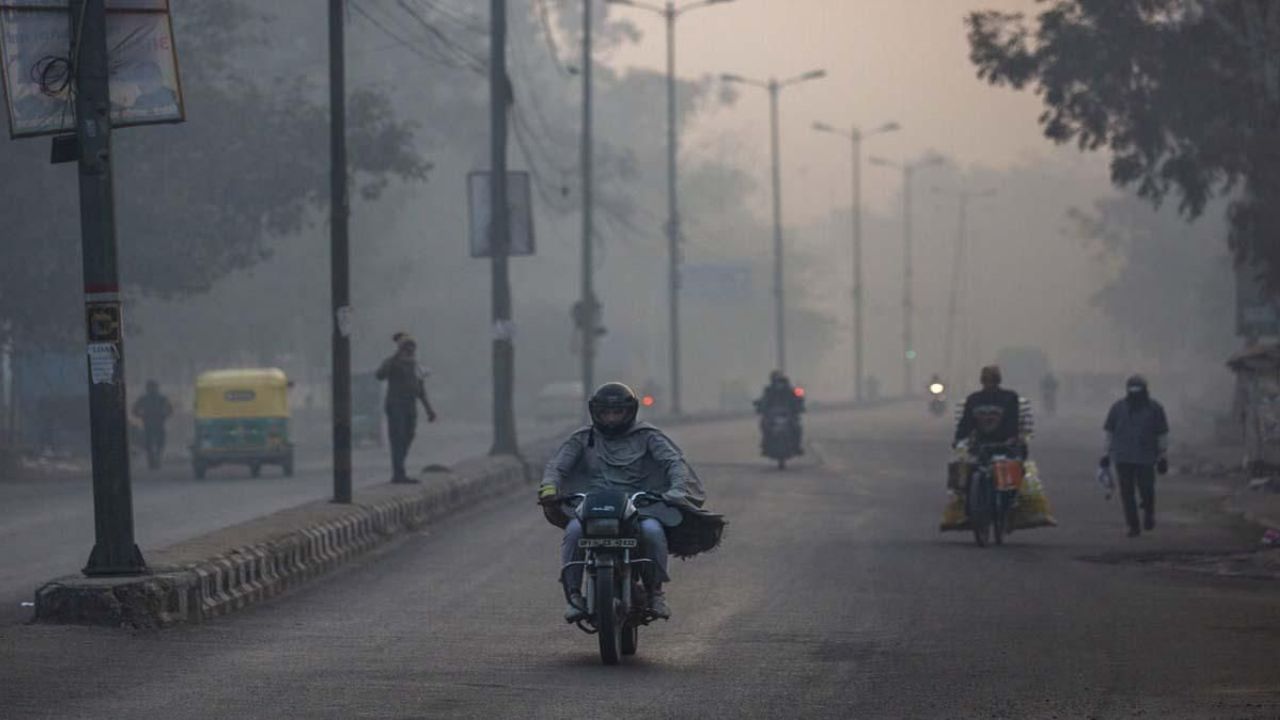 Delhi Weather Forecast: दिल्ली में शीतलहर का कहर, अगले 3 दिन होंगे भारी, जानें मौसम का पूरा हाल