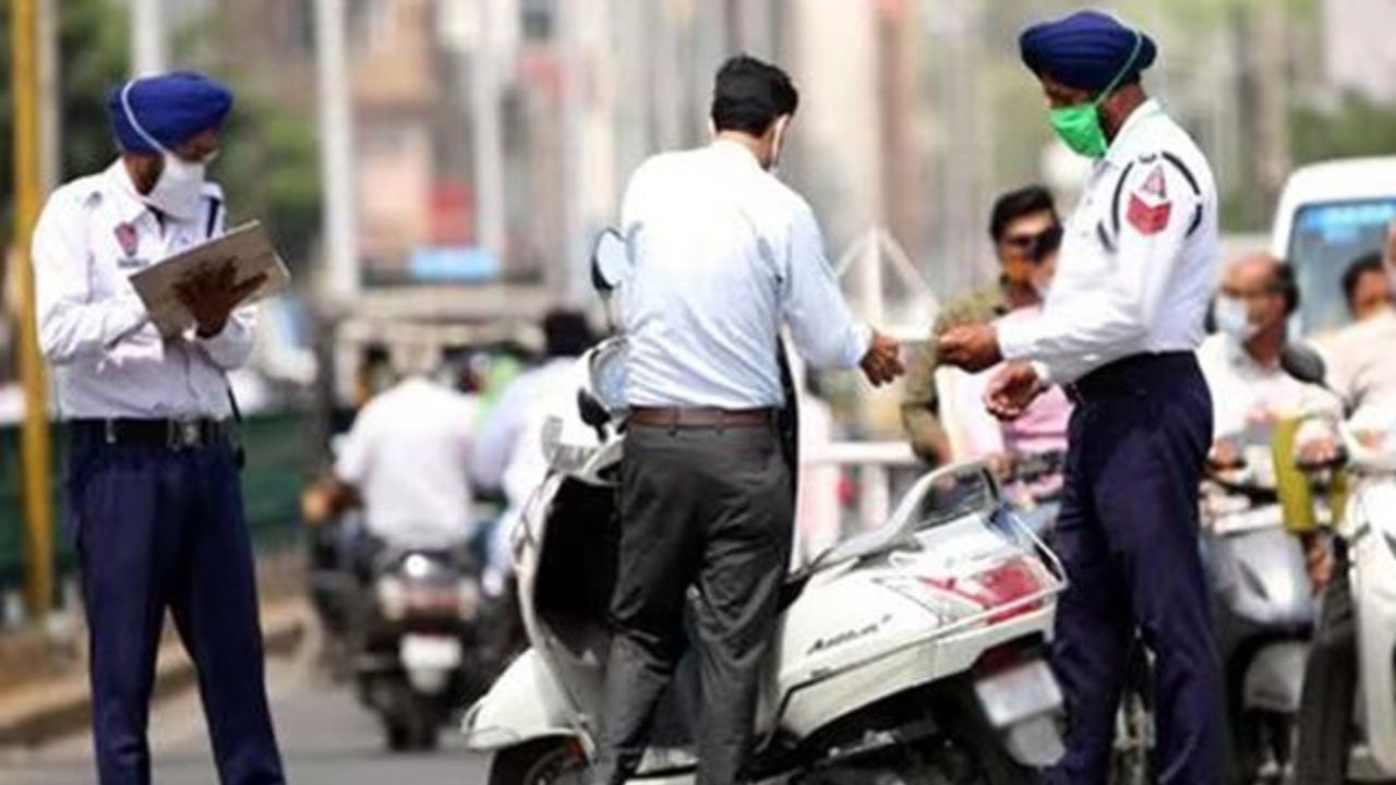 Traffic rules: दोपहिया वाहन चालकों के लिए नया नियम, नहीं माना तो लगेगा भारी जुर्माना