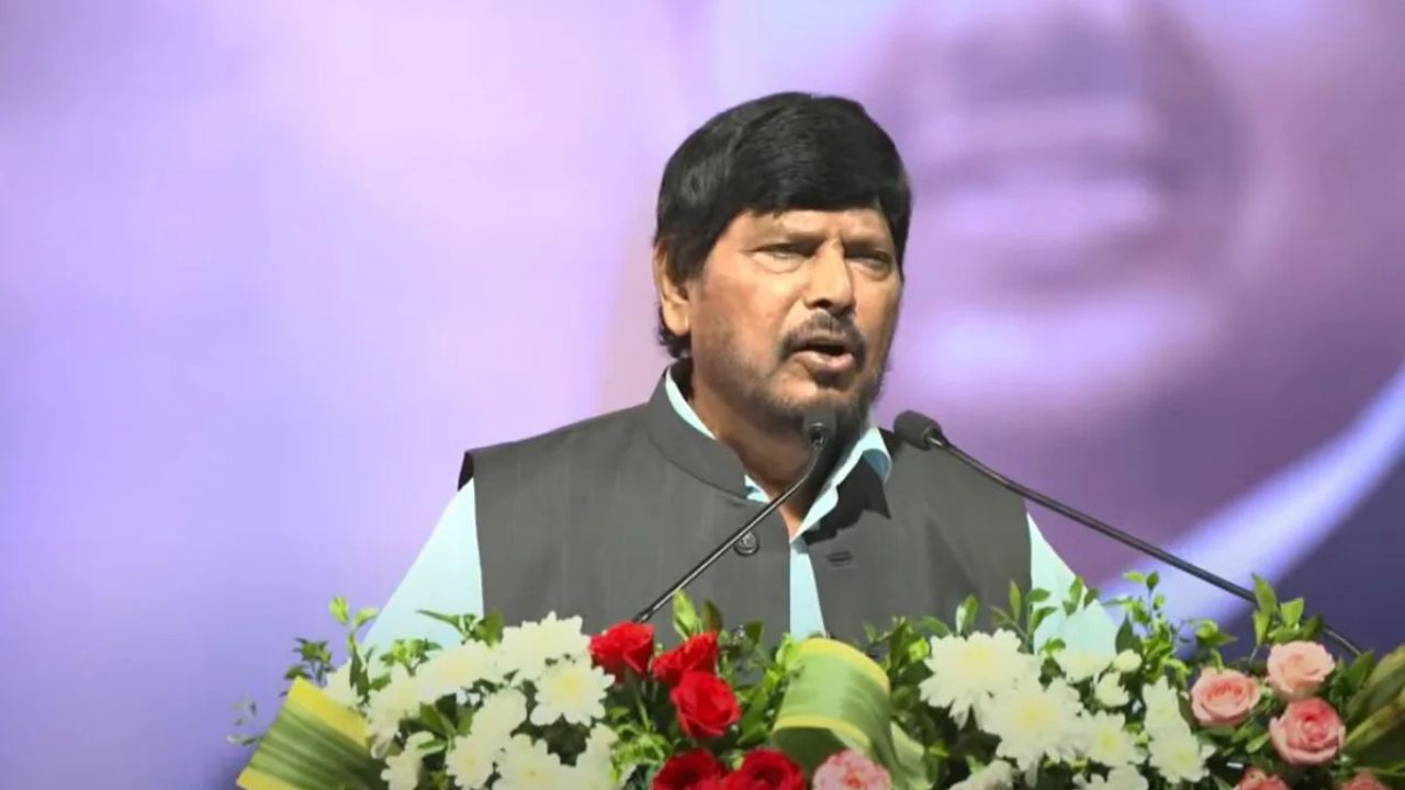 Ramdas Athawale: रामदास अठावले ने दिल्ली चुनावों को लेकर की बड़ी भविष्यवाणी, चंद्रशेखर आजाद को दी यह सलाह।