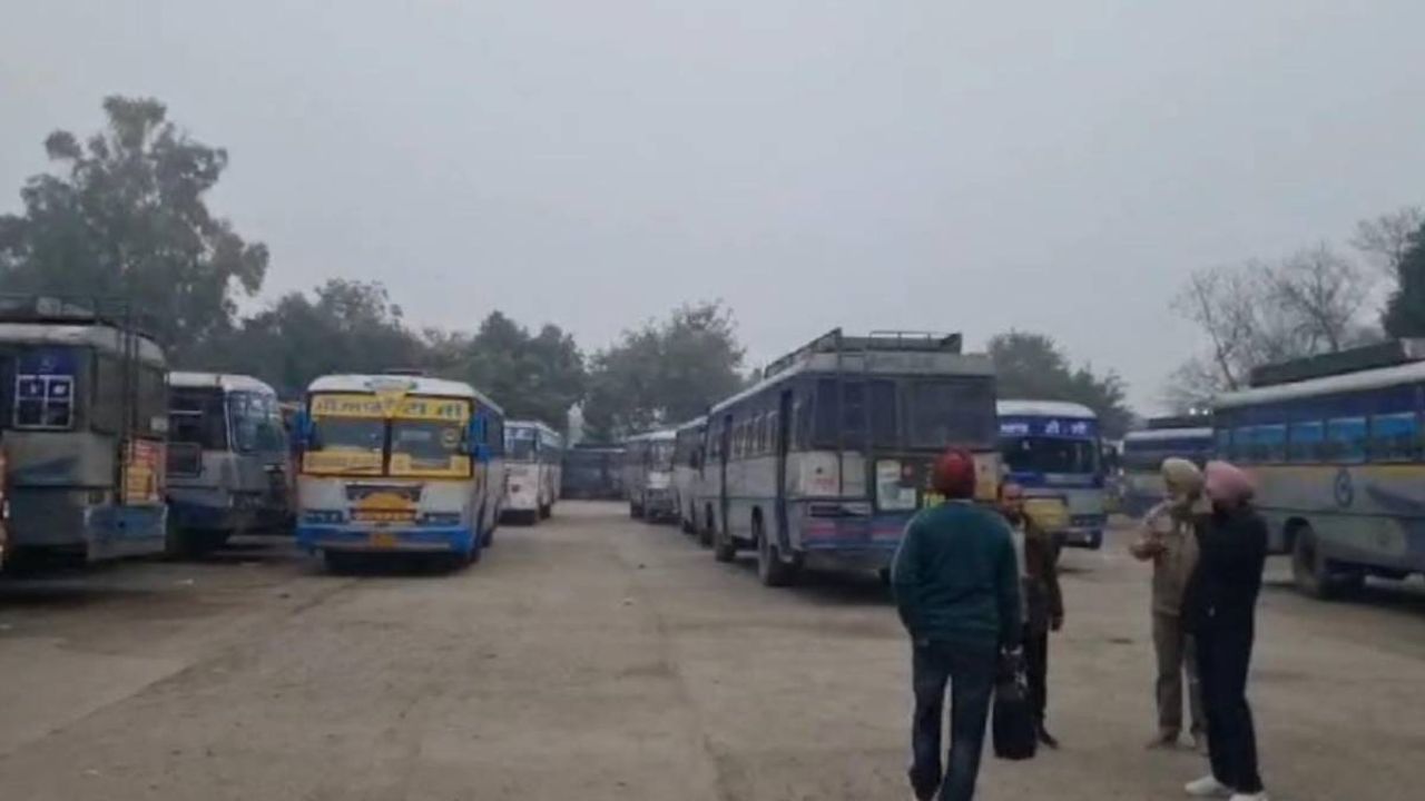 Punjab Roadways और PRTC कर्मचारियों की हड़ताल, यात्रियों को हो रही परेशानियाँ