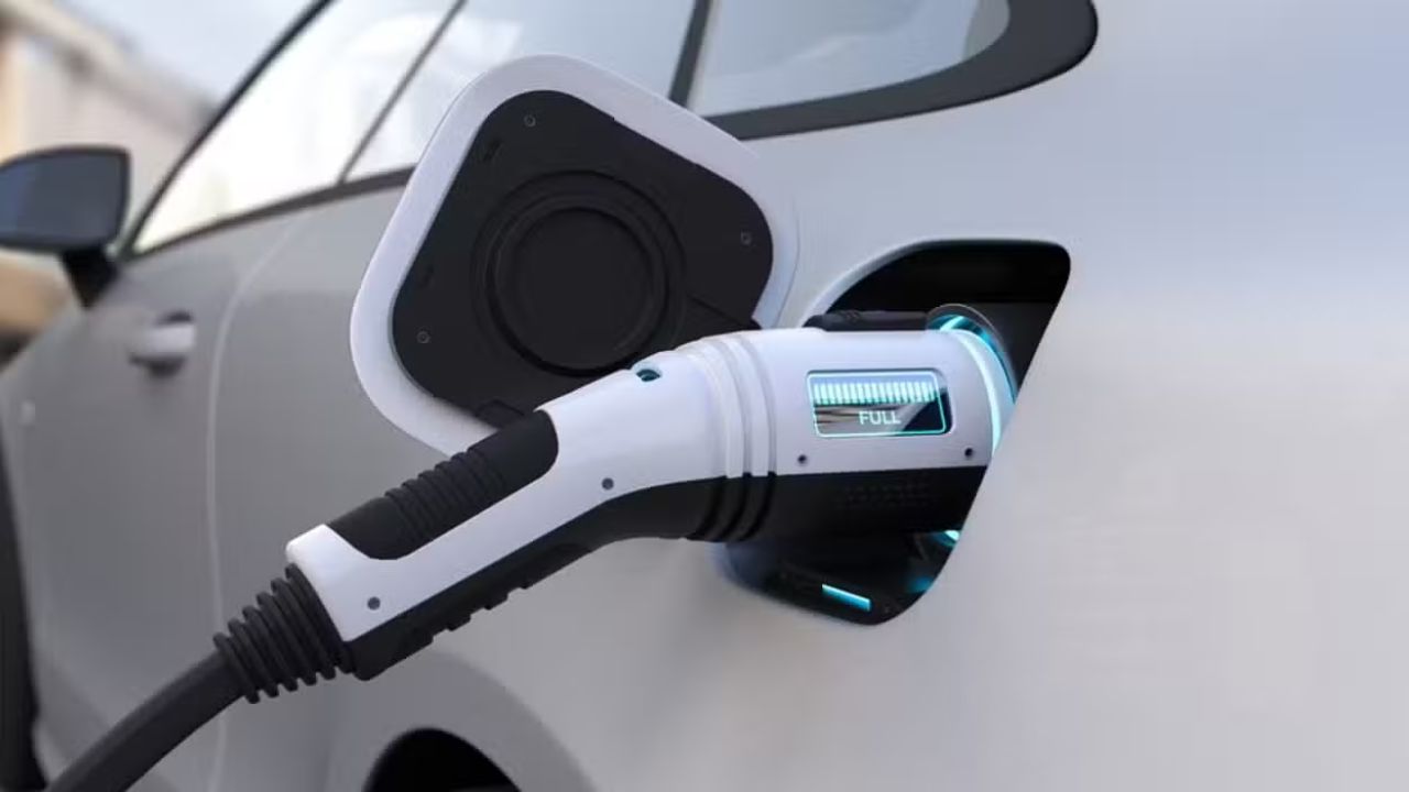 EV fast charging stations: भारत में इलेक्ट्रिक वाहनों को बढ़ावा देने के लिए सरकार का बड़ा कदम, 15 महीनों में 72,000 फास्ट चार्जिंग स्टेशन स्थापित होंगे