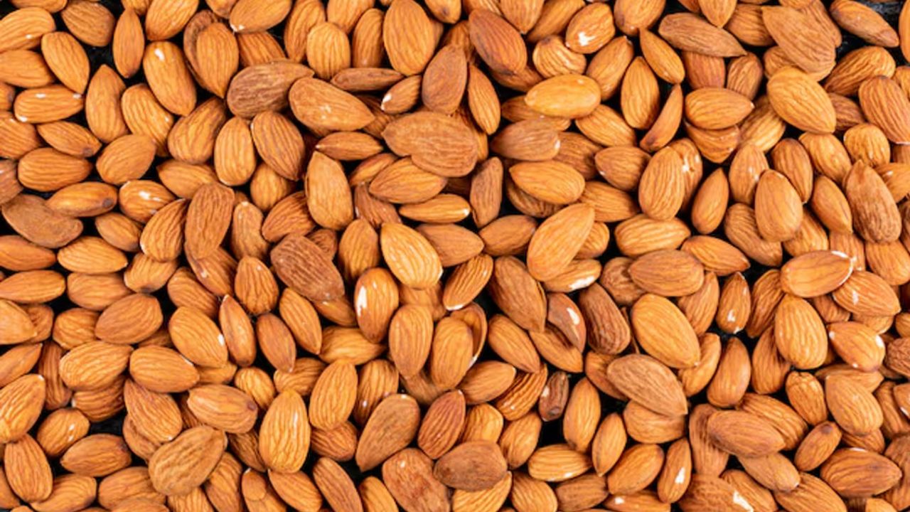 Almond: आपकी सेहत के लिए एक चमत्कारी आहार