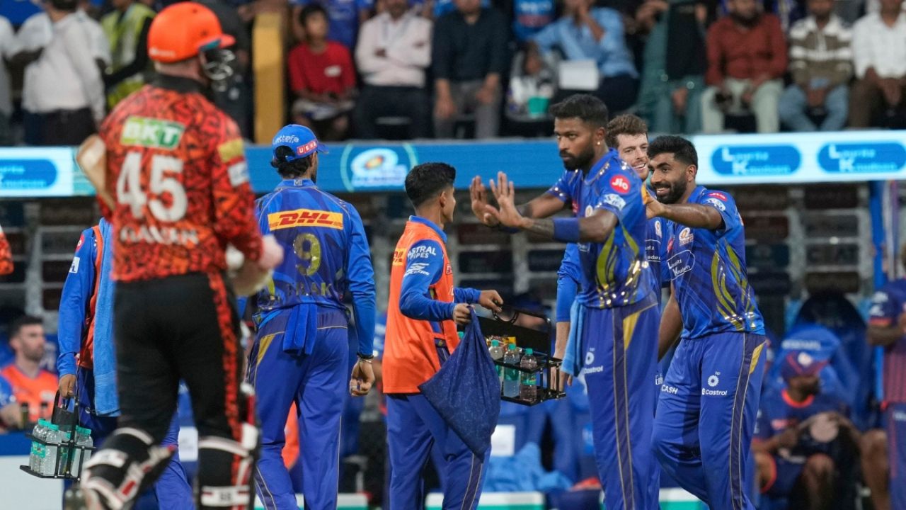 IPL 2025: पहलगाम आतंकी हमले के बीच IPL को लेकर BCCI का बड़ा कदम! काली पट्टी के साथ मैदान में उतरेंगी दोनों टीमें