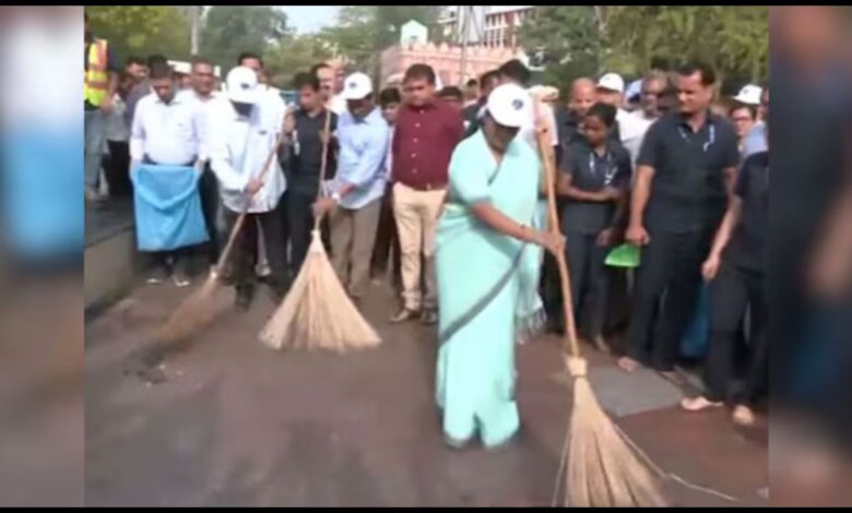 Delhi News: 'स्वच्छ भारत' से 'स्वच्छ दिल्ली' तक, क्या पूरा होगा रेखा गुप्ता का संकल्प?