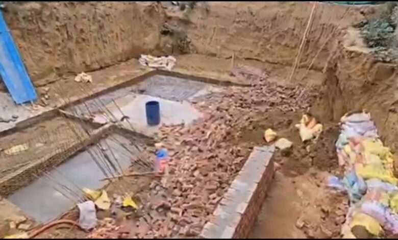 Gurugram News: गुरुग्राम में निर्माणाधीन घर की दीवार गिरी, मलबे में दबे मजदूरों की चीखों से कांपा इलाका