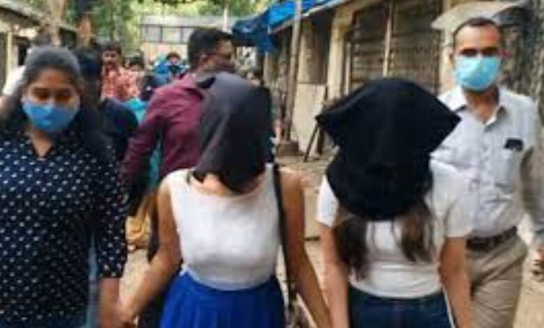 हरियाणा रोहतक सेक्स रैकेट का भंडाफोड़: होटल से तीन युवतियां और ग्राहक गिरफ्तार, मालिक फरार