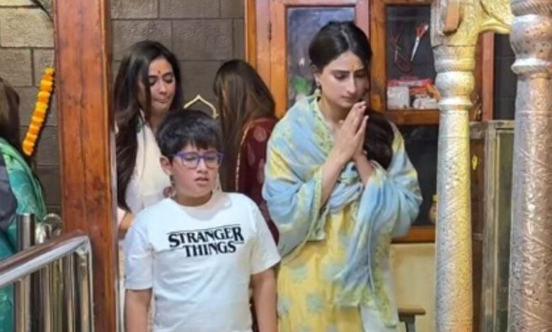Palak Tiwari की मंदिर यात्रा, श्वेता और रेयांश के साथ साईं बाबा के दर्शन