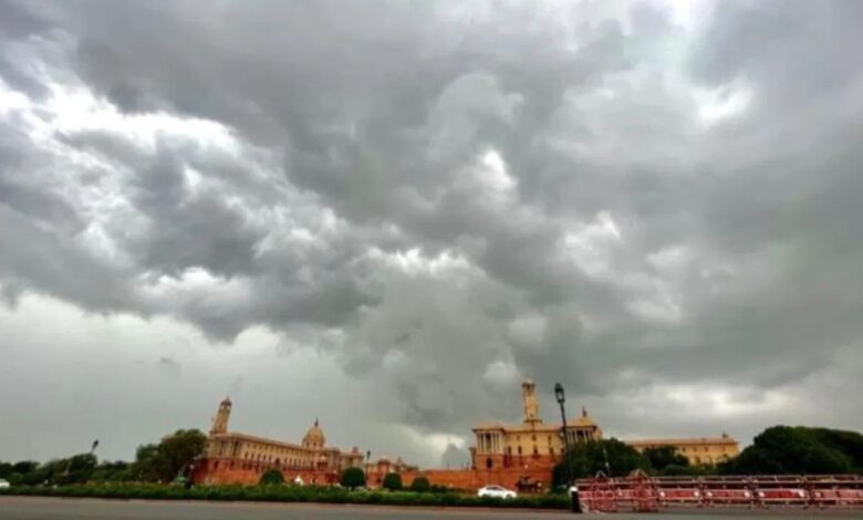 IMD Rain Forecast: दिल्ली में अचानक मौसम ने लिया मोड़, बारिश से राहत और गर्मी से राहत का राज़ खुला