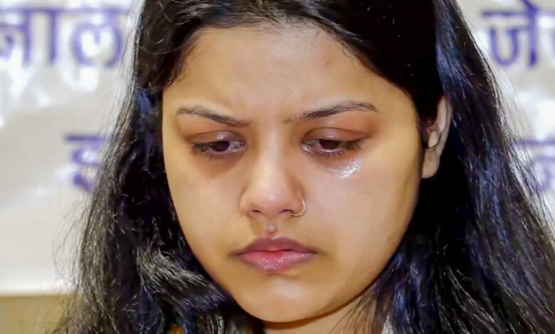 Vinay Narwal Wife Himanshi News: हिमांशी नारवाल को सोशल मीडिया पर किया गया ट्रोल, राष्ट्रीय महिला आयोग ने की निंदा