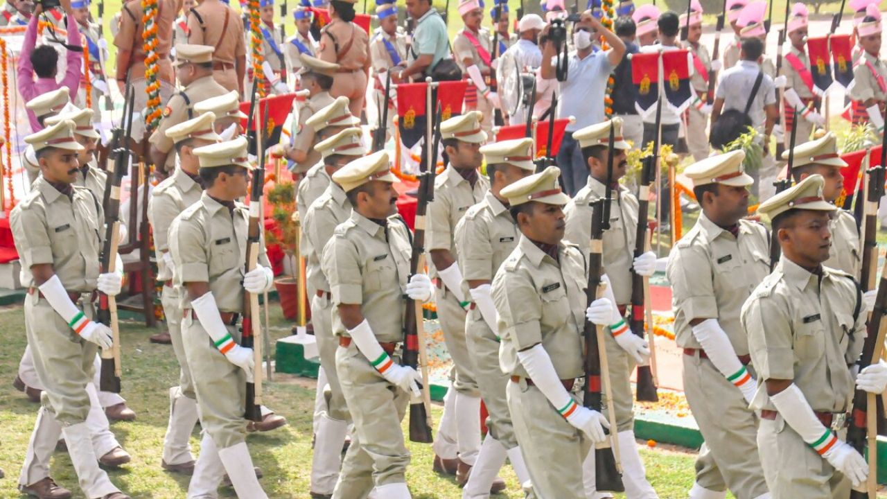 Rajasthan Police Constable Recruitment: राजस्थान पुलिस ने बढ़ाए 383 पद अब कांस्टेबल बनने का सपना हो सकता है पूरा! 25 मई तक करें आवेदन