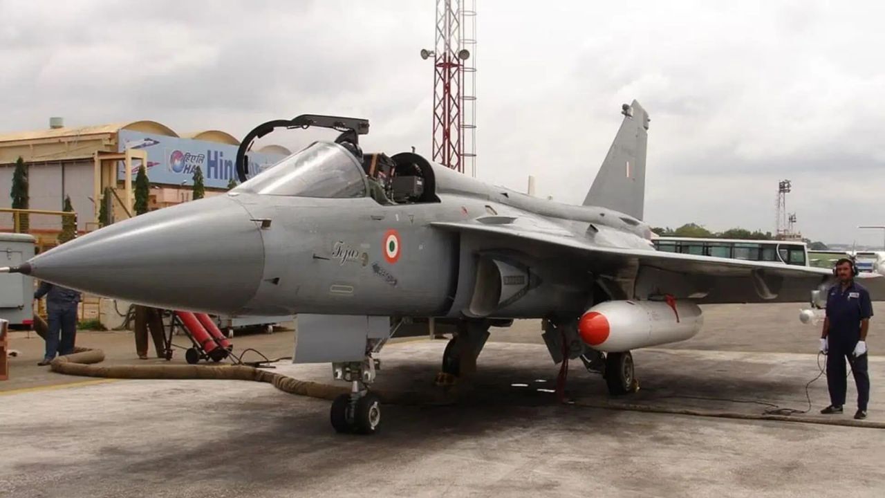 Indigenous Fighter Aircraft: रक्षा मंत्रालय ने शेयर की स्वदेशी लड़ाकू विमान की तस्वीर! रक्षा मंत्रालय ने दी खास जानकारी