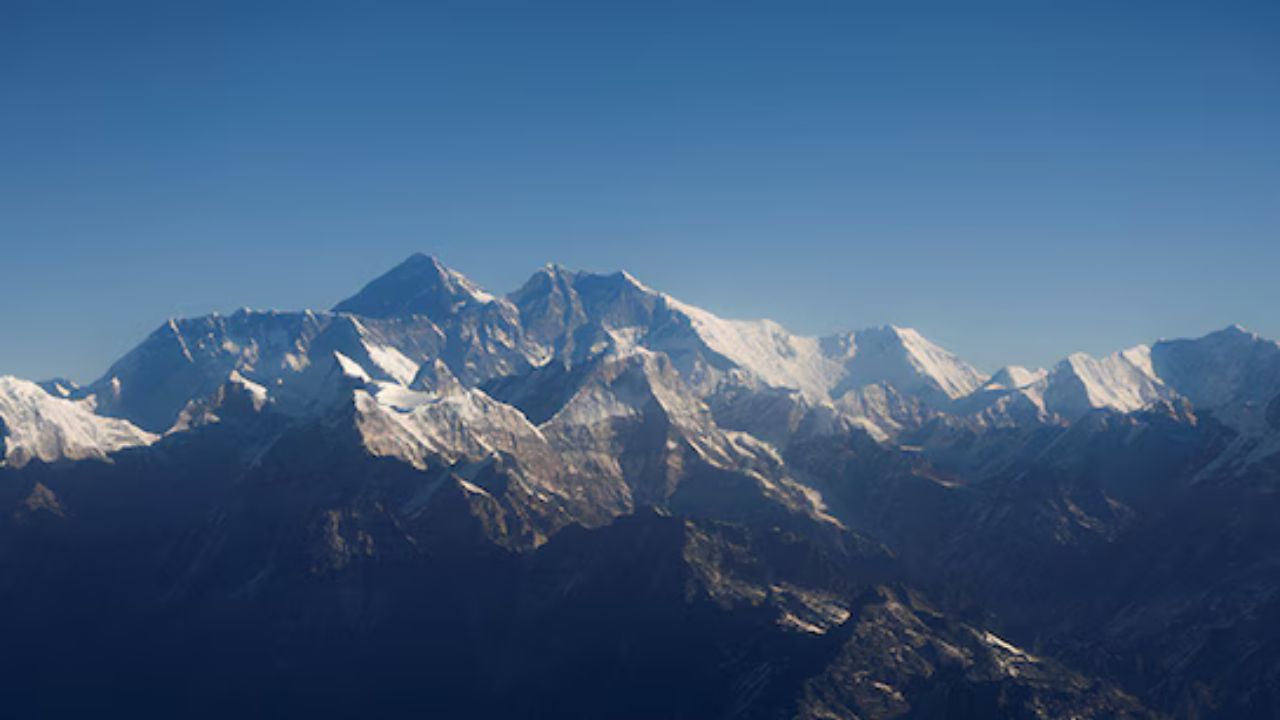 Sherpa Tenzing Norgay की जिंदगी एक फिल्मी कहानी! एवरेस्ट की चोटी पर लहराया तेनजिंग का नाम