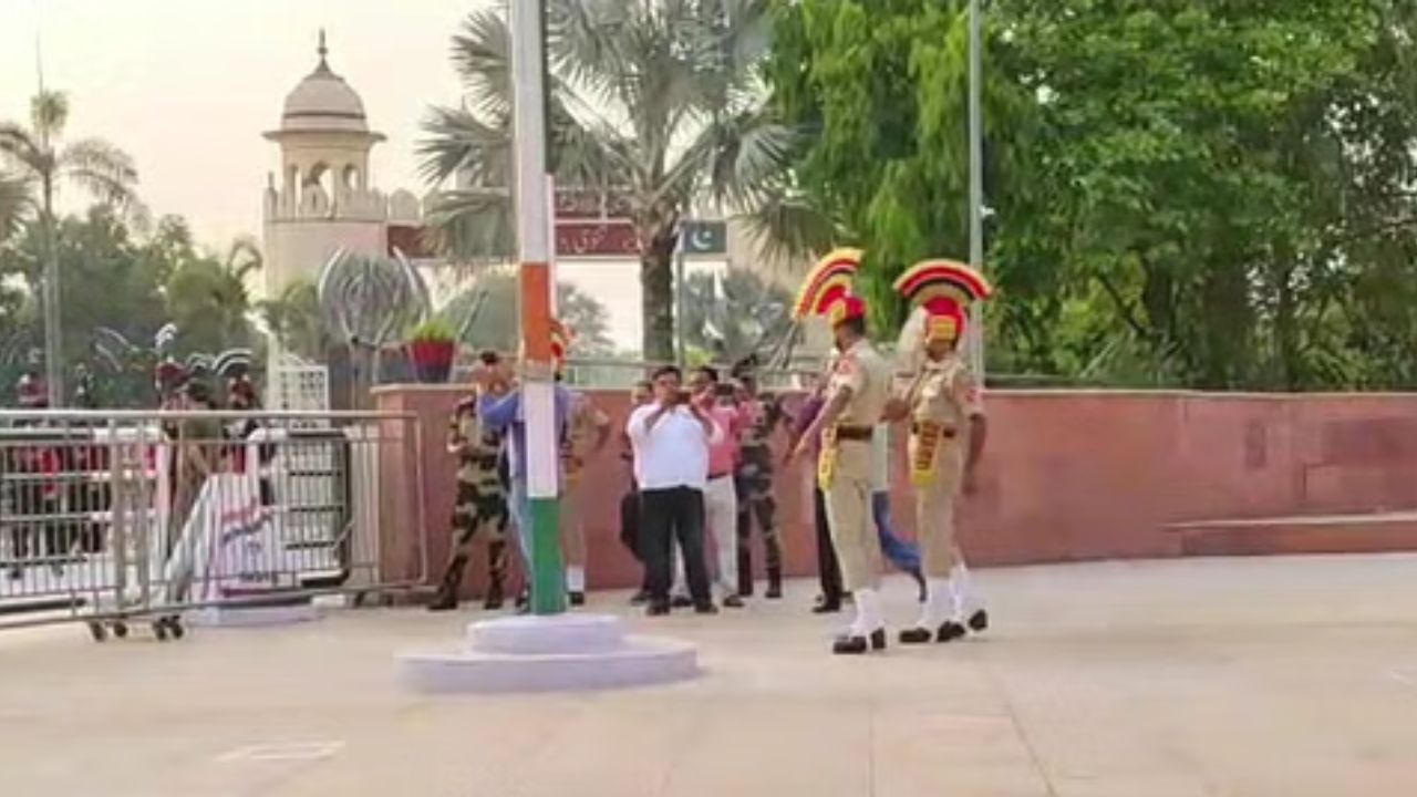 Punjab News: दोनों देशों की गैलरियों में नारे और जोश ने बढ़ाया युद्ध जैसा तनाव इस रिट्रीट समारोह की अनसुनी सच्चाई