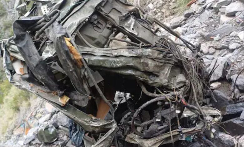 Army Truck Accident: सेना का ट्रक बना धातु का ढेर, बैटरी चश्मा पर हुआ भीषण हादसा और देश ने खोए तीन वीर
