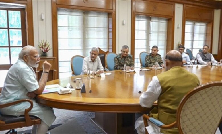 India-Pakistan Ceasefire: सीजफायर के बाद क्यों बढ़ी हलचल? पीएम मोदी की बैठक में सेना प्रमुख और डोभाल की मौजूदगी