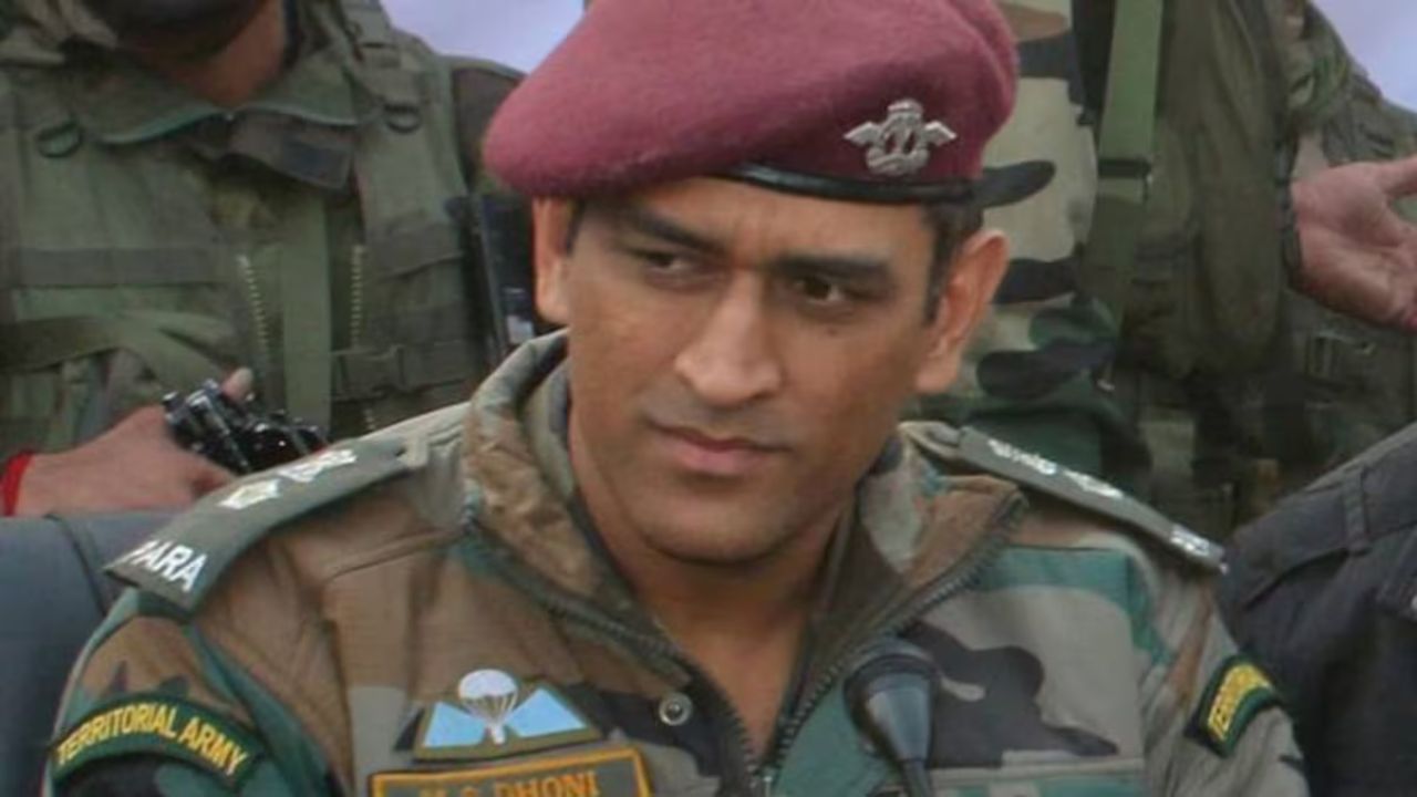 MS Dhoni: क्या धोनी की सेना में वापसी? भारत-पाक युद्ध के बढ़ते खतरे के बीच एमएस धोनी का महत्व