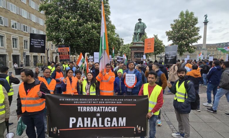 Pahalgam Attack हमले के खिलाफ स्टटगार्ट में निकला भारतीयों का शक्तिशाली मार्च! भारत माता की जय के नारे
