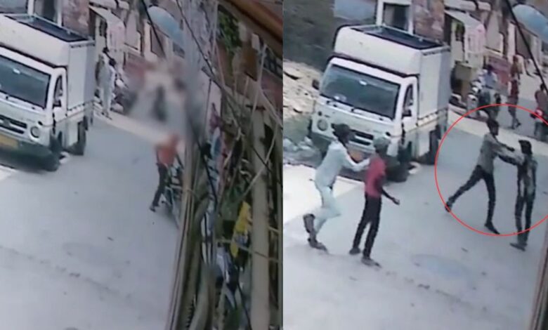 Delhi News: दिल्ली के बुराड़ी में नाबालिग पर 15 बार चाकू से हमला, CCTV में कैद खौफनाक मंजर