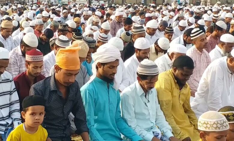 Eid al-Adha: ईद की नमाज़ से गूंजे देश के मैदान! जामा मस्जिद से ताजमहल तक नमाज़ का दृश्य, देश ने देखा एकता का नज़ारा