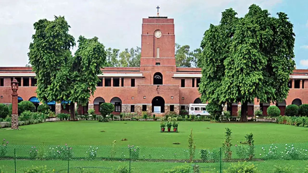 DU SOL Admission: दिल्ली विश्वविद्यालय के SOL में बिना CUET के कैसे होगा प्रवेश जानिए क्या है ऑनलाइन रजिस्ट्रेशन की नई प्रक्रिया