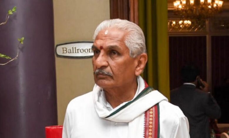 Karnataka में RSS नेता Kalladka Prabhakar Bhat पर भड़काऊ भाषण का आरोप! पुलिस ने दर्ज की FIR