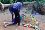 Bangalore Stampede: बेटे की कब्र से लिपटा बाप बोला मुझे यहीं मरने दो! बेंगलुरु भगदड़ ने छीन लिया जिगर का टुकड़ा