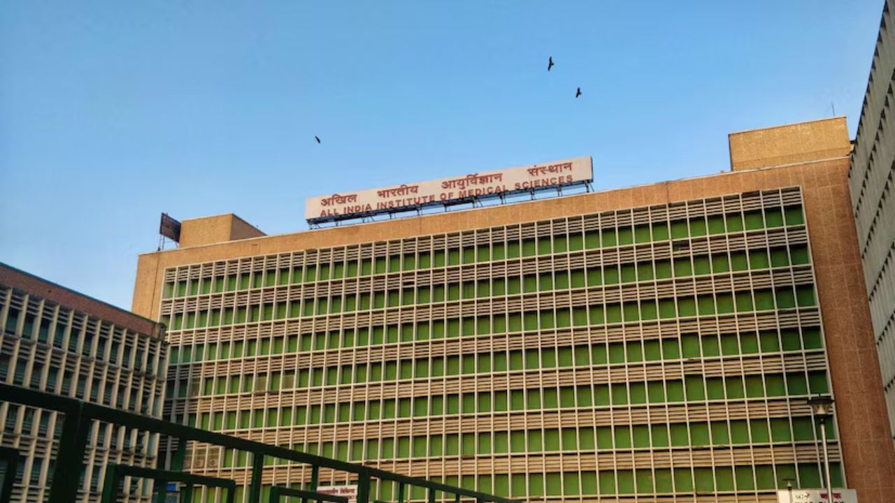 Delhi AIIMS: AIIMS दिल्ली में 6 हजार से भी कम फीस में बन सकते हैं डॉक्टर जानकर दंग रह जाएंगे
