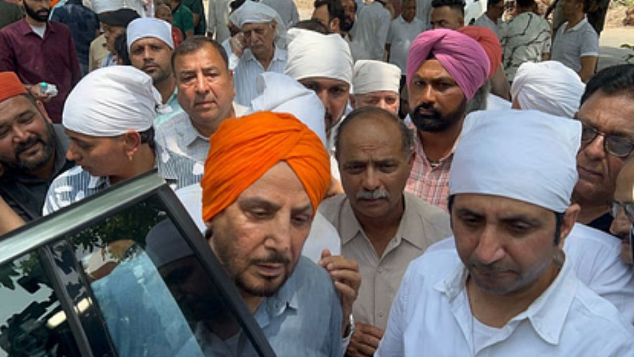 Punjab News: भाई की विदाई में टूटा गुदास मान का दिल! गुदास मान ने कहा कि भाई की कमी कभी पूरी नहीं होगी