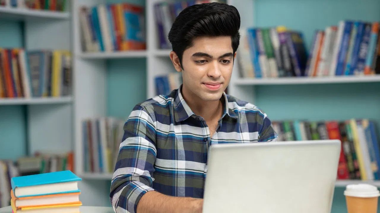 NIACL Apprentice Recruitment: NIACL ने खोले दरवाजे, 500 पदों की भर्ती का बड़ा मौका! जानिए कैसे करें सही समय पर आवेदन 