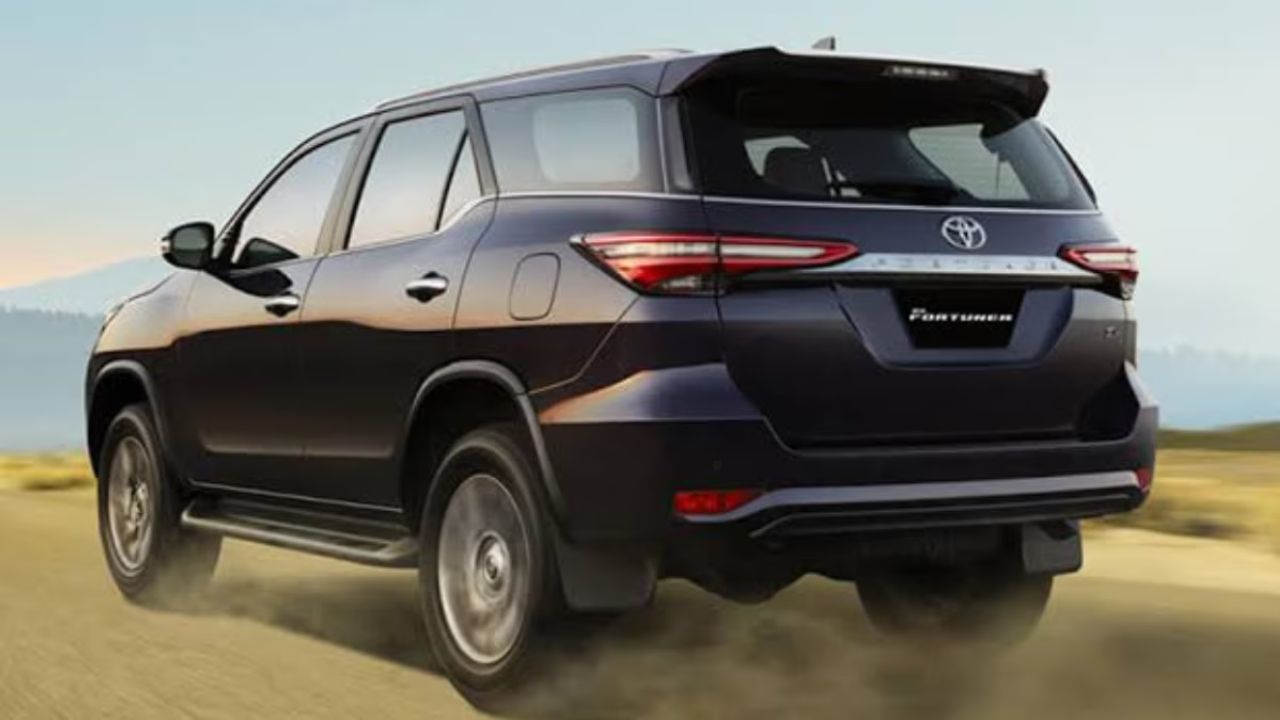 Fortuner Mild Hybrid vs Standard: क्या 2 लाख ज्यादा देकर Fortuner Hybrid लेना समझदारी है? खुलेंगे सारे राज़
