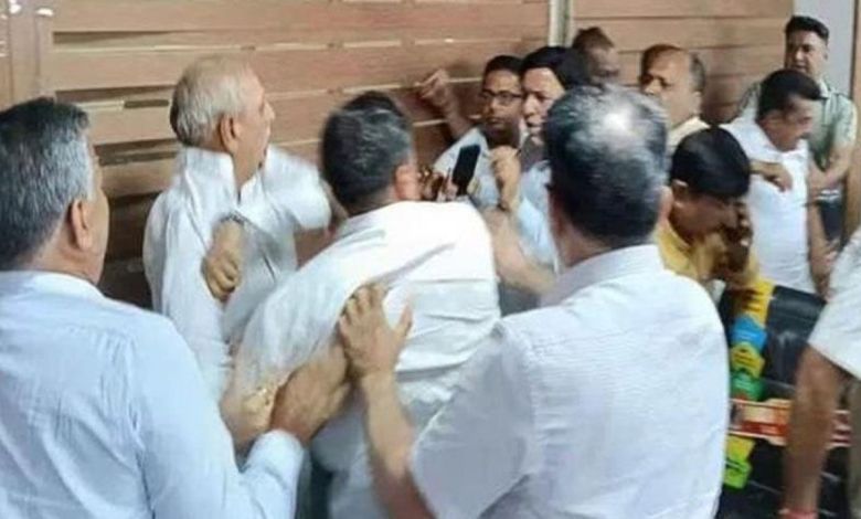 Haryana News: विधानसभा विशेषाधिकार समिति की सख्ती! कांग्रेस विधायक अशोक अरोड़ा से हाथापाई के मामले में छह लोगों को नोटिस