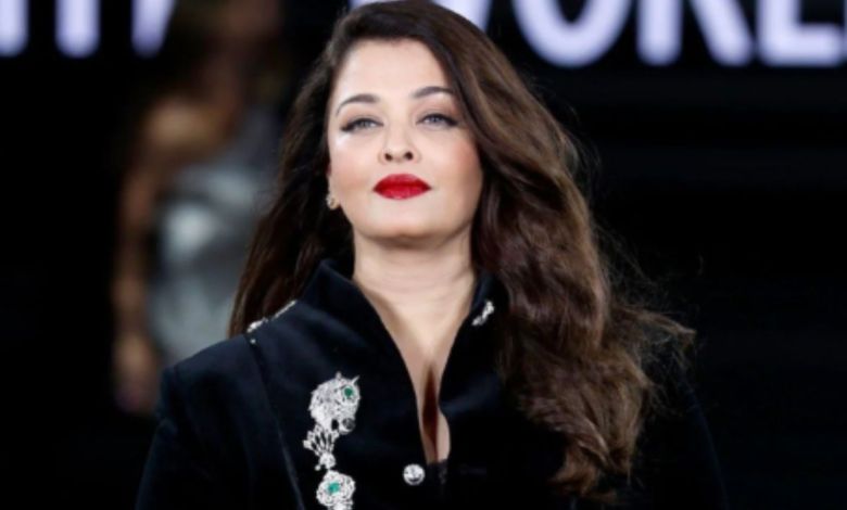 Aishwarya Rai की रैंप वॉक ने मचाया तहलका, हॉलीवुड सितारों के बीच चमकी उनकी स्टाइल और आत्मविश्वास की चमक