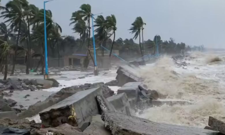 Cyclone Montha का खतरा बढ़ा, सेना भी सतर्क, जानिए किन राज्यों पर पड़ेगा सबसे ज्यादा असर!