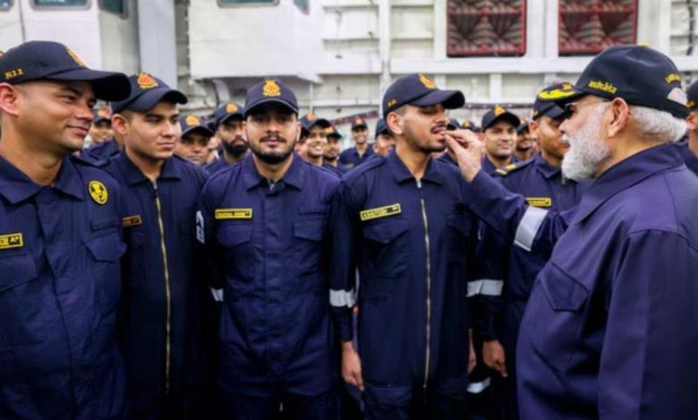 पीएम मोदी से लेकर सीएम तक, दिवाली की खुशियों में हुए शामिल, सेना और जनता के साथ बांटी मिठाइयाँ और आशीर्वाद