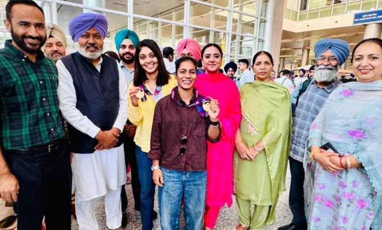 महिला क्रिकेट टीम ने रचा इतिहास: पंजाब की बेटियों का शान से हुआ स्वागत, मान सरकार करेगी विशेष सम्मान