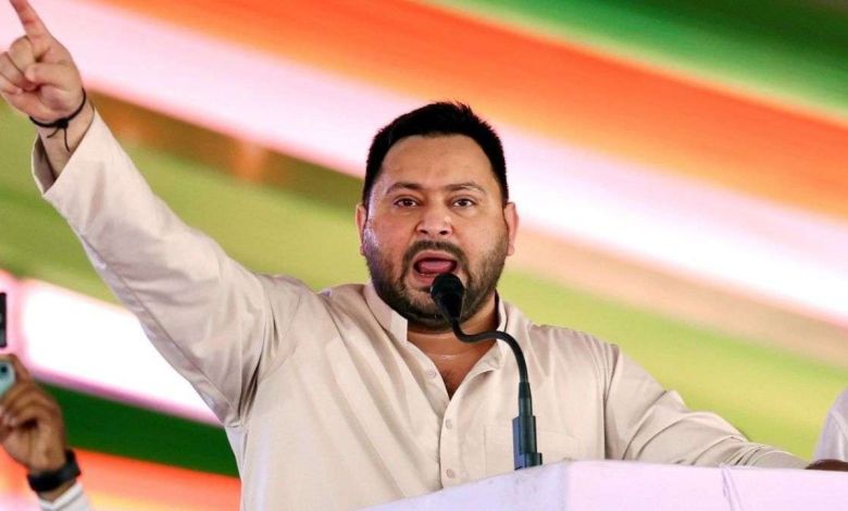 जन्मदिन पर तेजस्वी यादव के समर्थन में पटना में जश्न, पोस्टर और केक के साथ बदलाव की उम्मीद जागी