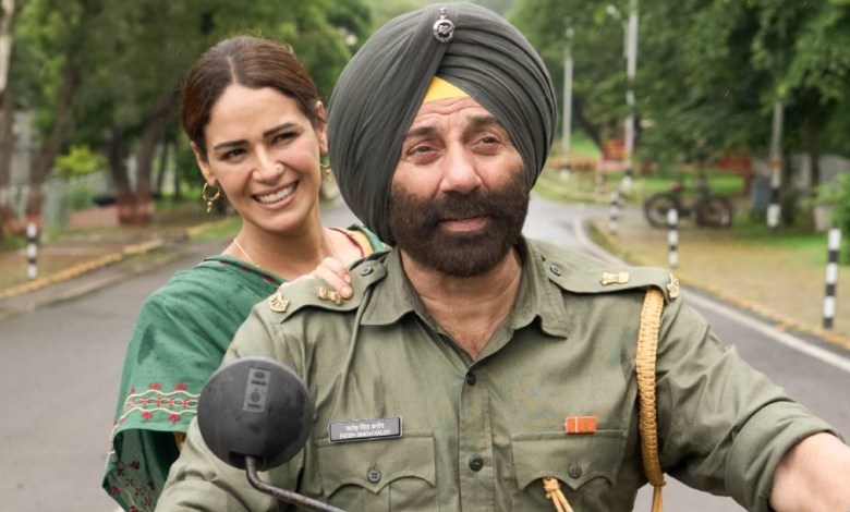 Border 2: The incredible craze for 'Border 2', fans arrived at the theater packed into jeeps and tractors.
